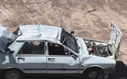 El frenini çekmeyi unutan sürücü, aracının altında kalarak ağır yaralandı
