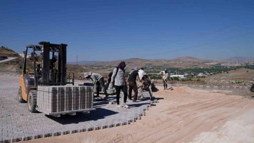 Elazığ Asri Mezarlıkta, altyapı ve &ccedil;evre d&uuml;zenlemeleri s&uuml;r&uuml;yor
