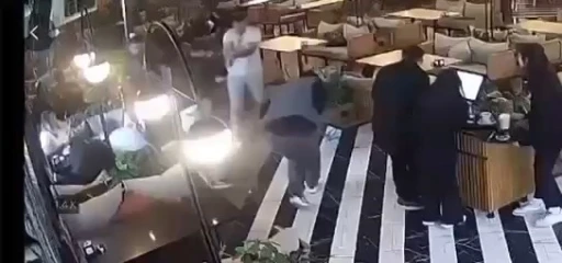 Elazığ’da 2 kişinin yaralandığı silahlı saldırı kamerada
