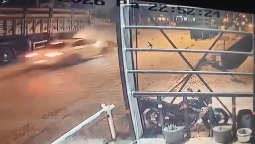 Elazığ&rsquo;da 4 kişinin yaralandığı kazanın g&ouml;r&uuml;nt&uuml;s&uuml; ortaya &ccedil;ıktı
