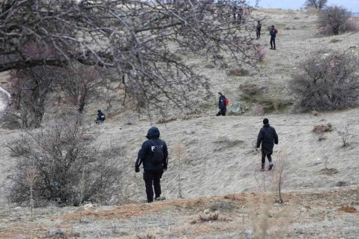 Elazığ&rsquo;da 5 g&uuml;nd&uuml;r kayıp olan yaşlı adam i&ccedil;in 100 kişilik ekip sahada
