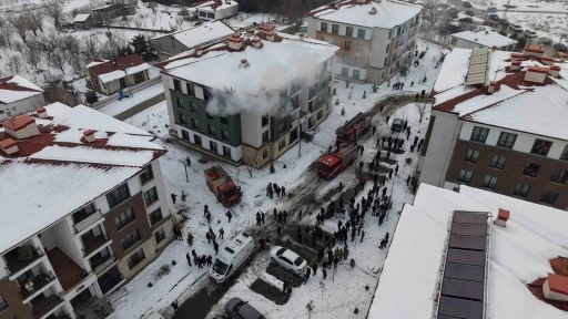 Elazığ&rsquo;da apartman dairesinde yangın: 11 kişi dumandan etkilendi
