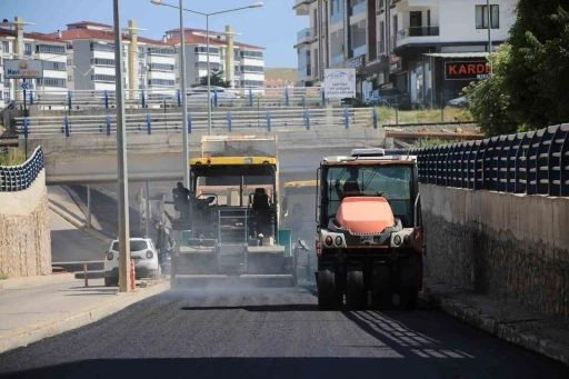 Elazığ’da asfaltlama çalışmaları sürüyor
