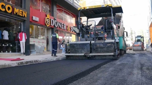 Elazığ’da asfaltlama çalışmaları sürüyor
