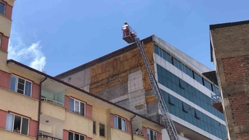 Elazığ&rsquo;da baca yangını paniğe neden oldu
