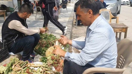Elazığ&rsquo;da bahar otları tezgahlarda yerini aldı
