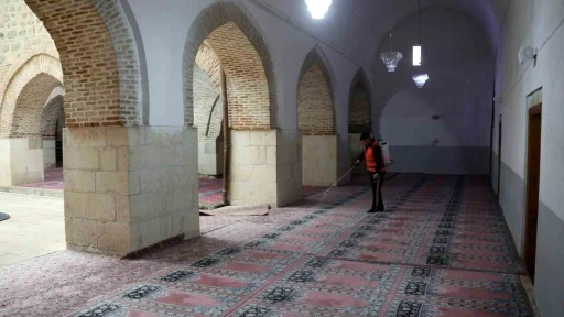 Elazığ&rsquo;da bayram &ouml;ncesi camilerde detaylı temizlik
