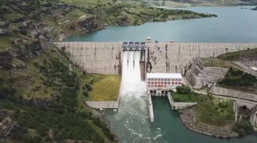 Elazığ&rsquo;da bir barajın daha kapakları a&ccedil;ıldı
