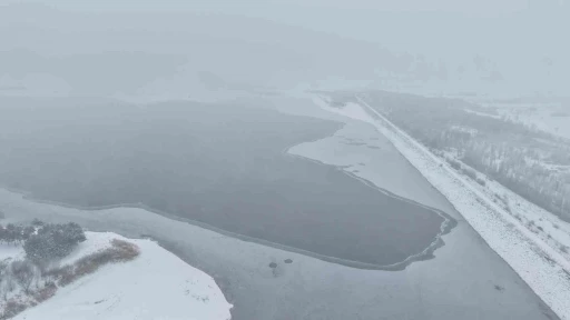 Elazığ&rsquo;da Cip Baraj G&ouml;l&uuml;&rsquo;n&uuml;n bazı kısımları buz tuttu
