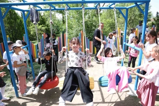 Elazığ’da çocuklar Geri Dönüşüm Parkı’nda doyasıya eğlendi
