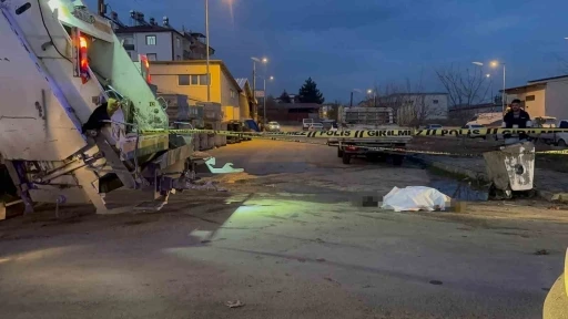 Elazığ’da çöp kamyonunun altında kalan işçi hayatını kaybetti
