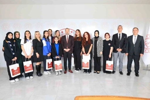 Elazığ&rsquo;da derece giren &ouml;ğrenciler &ouml;d&uuml;llendirildi
