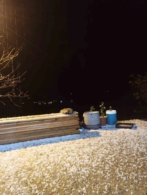 Elazığ&rsquo;da dolu etkili oldu
