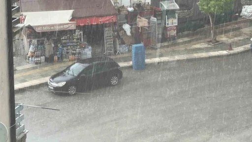 Elazığ’da dolu ve sağanak etkili oldu
