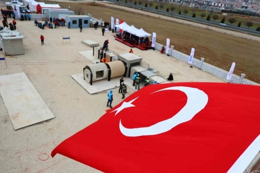 Elazığ&rsquo;da eğitim parkuru hizmete a&ccedil;ıldı, ilk deprem tatbikatı yapıldı
