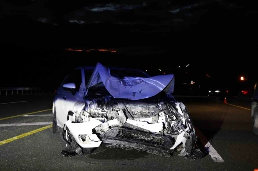 Elazığ&rsquo;da iki otomobil &ccedil;arpıştı: 1&rsquo;i ağır 3 yaralı
