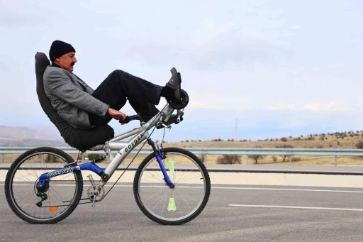 Elazığ&rsquo;da ilgin&ccedil; bisiklet tasarımı: Polisler bile durdurup inceliyor
