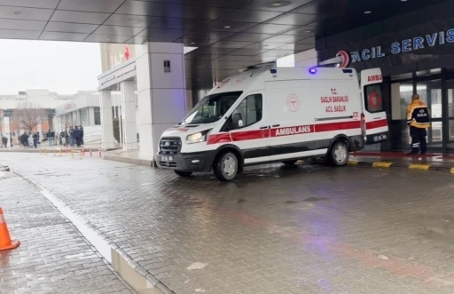 Elazığ&rsquo;da inşaat iskelesi &ccedil;&ouml;kt&uuml;: 4 iş&ccedil;i yaralandı
