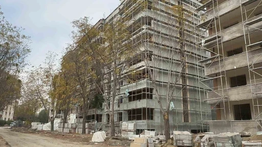 Elazığ’da inşaattan düşen işçi ağır yaralandı
