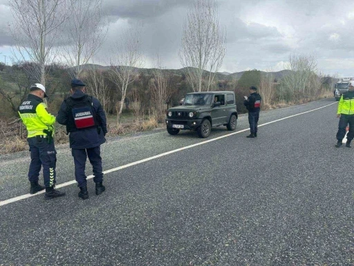 Elazığ’da jandarmadan huzur ve güven uygulaması: 18 şahıs yakalandı
