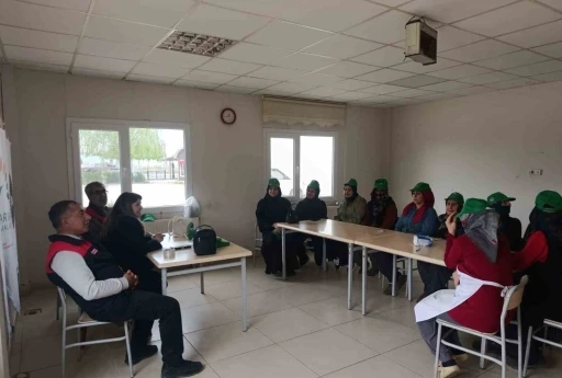 Elazığ&rsquo;da kadın &uuml;reticilere tarım eğitimi
