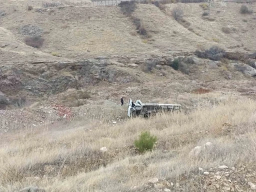 Elazığ’da kamyon devrildi: 1 yaralı
