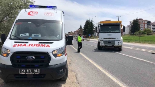 Elazığ’da kamyon ile otomobil çarpıştı: 1 yaralı
