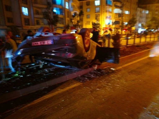 Elazığ&rsquo;da kamyonet ile otomobil &ccedil;arpıştı: 5 yaralı
