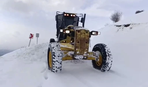 Elazığ&rsquo;da kapalı 320 k&ouml;y yolunda &ccedil;alışmalar s&uuml;r&uuml;yor
