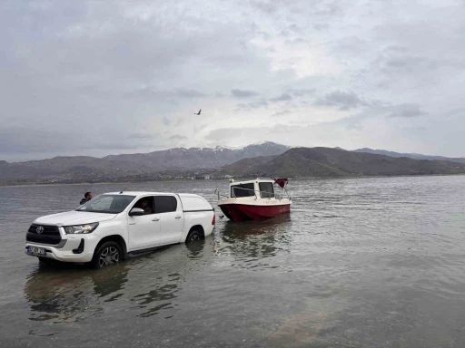 Elazığ&rsquo;da kış mevsimi balık &ouml;rneklemesi &ccedil;alışması
