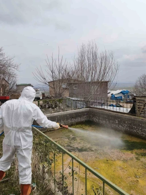 Elazığ&rsquo;da larva ila&ccedil;lama &ccedil;alışmaları başladı
