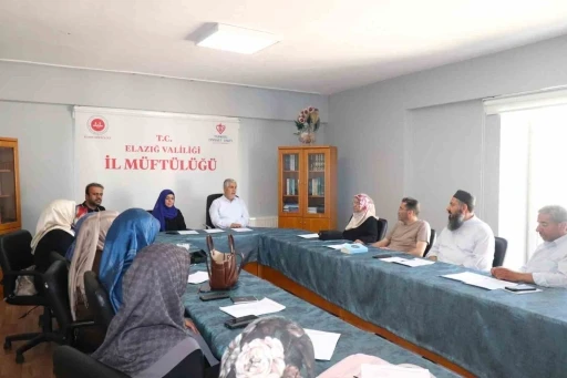 Elazığ&rsquo;da manevi rehberlik alanlarında y&uuml;r&uuml;t&uuml;len faaliyetler değerlendirildi
