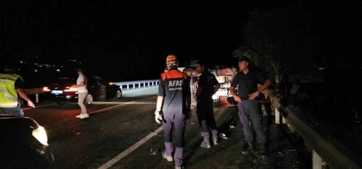 Elazığ&rsquo;da minib&uuml;s ile trakt&ouml;r &ccedil;arpıştı: 1 yaralı

