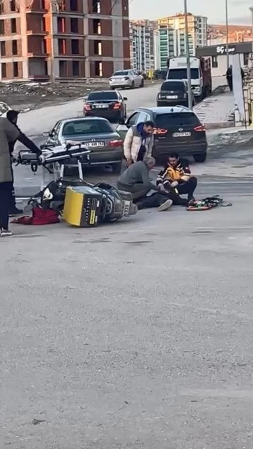 Elazığ&rsquo;da motosiklet ile otomobil &ccedil;arpıştı: 1 yaralı
