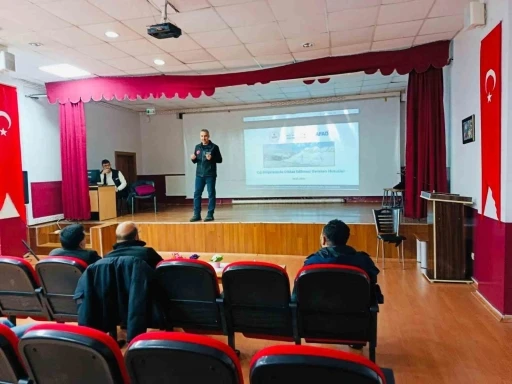 Elazığ&rsquo;da muhtarlara &ccedil;ığla m&uuml;cadele ve farkındalık eğitimi verildi
