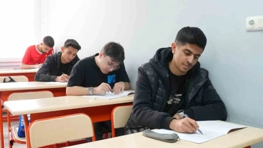 Elazığ’da öğrencilere ücretsiz deneme sınavı
