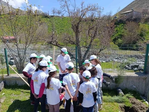 Elazığ&rsquo;da orman bilinci eğitimi ve fidan dikimi
