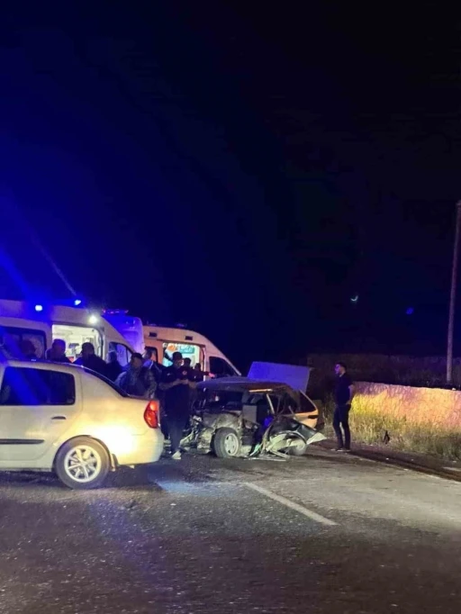 Elazığ&rsquo;da otomobil ile trakt&ouml;r &ccedil;arpıştı: 5 yaralı
