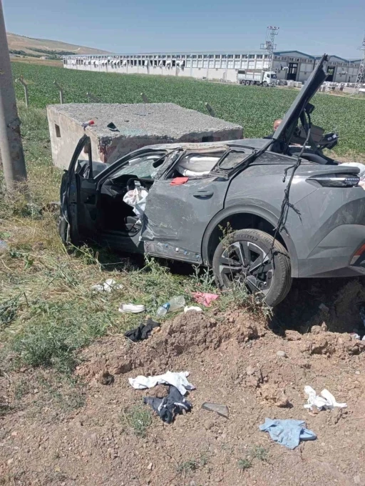 Elazığ’da otomobil şarampole uçtu: 4 yaralı
