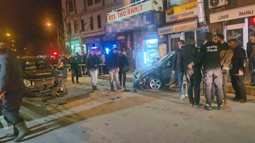 Elazığ&rsquo;da otomobiller &ccedil;arpıştı: 1&rsquo;i ağır 3 yaralı
