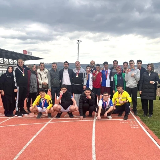 Elazığ&rsquo;da &ouml;zel sporcuların masa tenisi ve atletizm heyecanı
