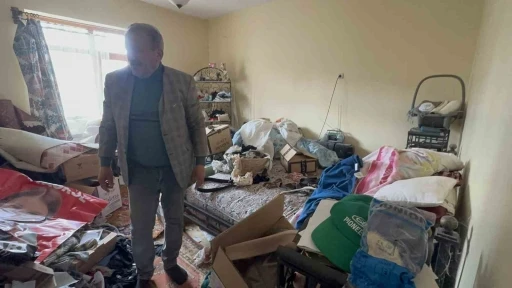 Elazığ’da &quot;çöp ev&quot; ihbarı üzerine gidilen adres, 3 dil bilen emekli pilotun çıktı
