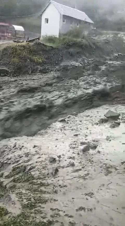 Elazığ&rsquo;da sağanak sonrası sel
