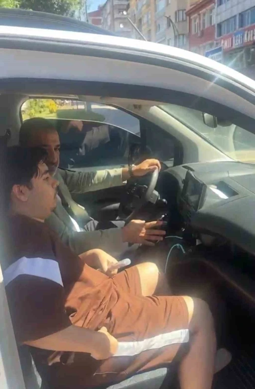 Elazığ&rsquo;da sınava ge&ccedil; kalan &ouml;ğrenciler belediye ulaşım ekipleri ile zamanında yetiştirildi
