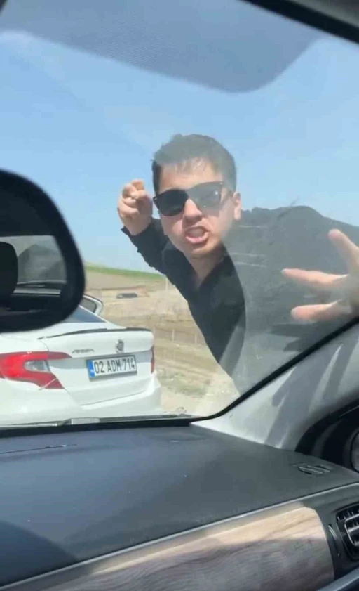 Elazığ’da sürücünün saldırıya uğradığı anlar kamerada
