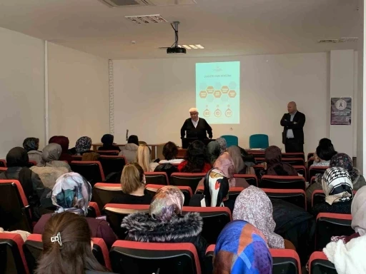 Elazığ&rsquo;da tanıdan tedaviye temel yaklaşım eğitimi verildi
