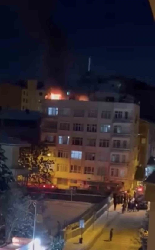 Elazığ&rsquo;da teras katında yangın
