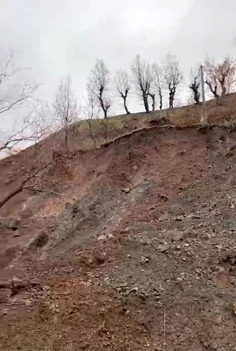Elazığ&rsquo;da toprak kayması
