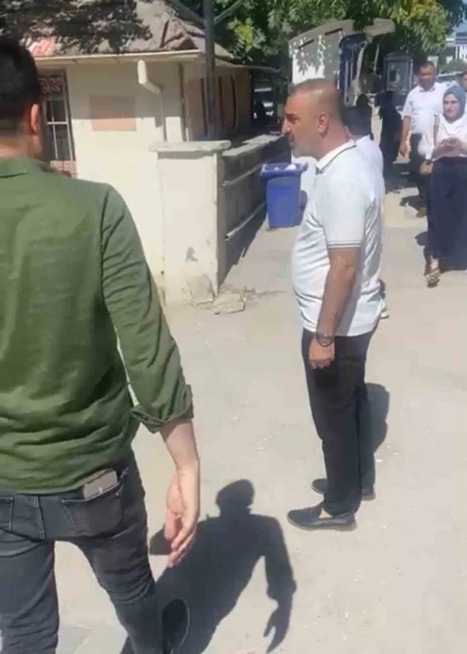 Elazığ’da TYT’ye geç kalan öğrenciler belediyenin araçlarıyla salona yetiştirildi
