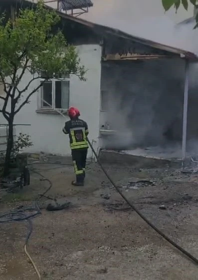 Elazığ&rsquo;da yangın: 1 kişi dumandan etkilendi
